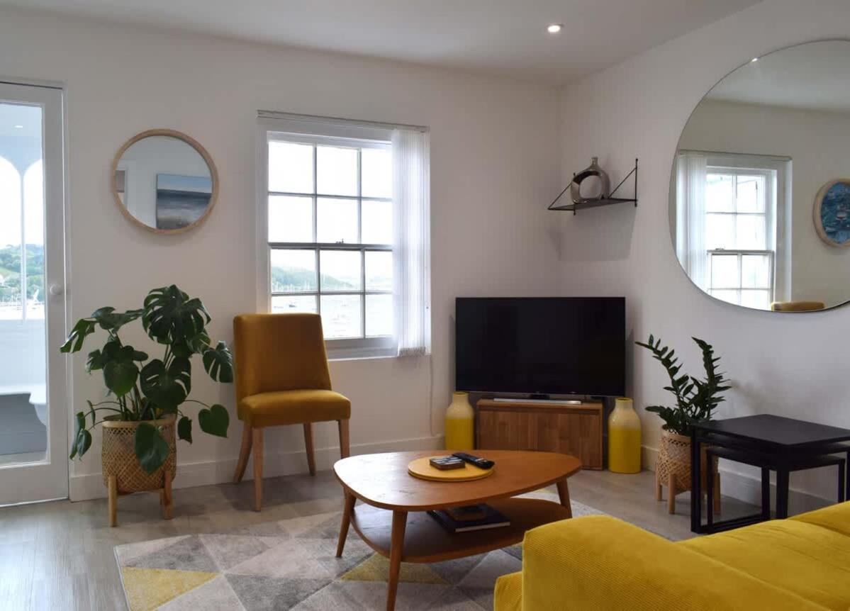 Breathtaking High Street Townhouse With Stunning Sea Views At 'The Old Fishermans Townhouse' Фалмът Екстериор снимка